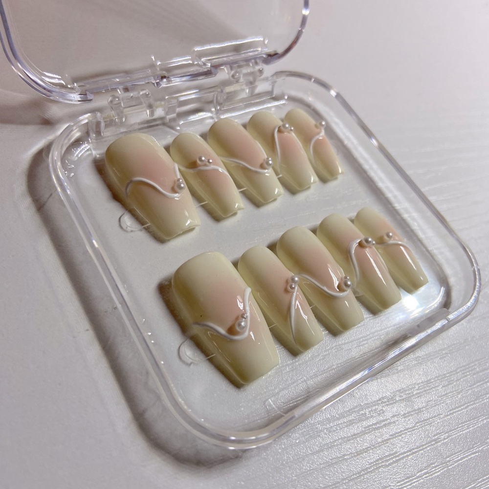 A109 PRESS ON NAILS